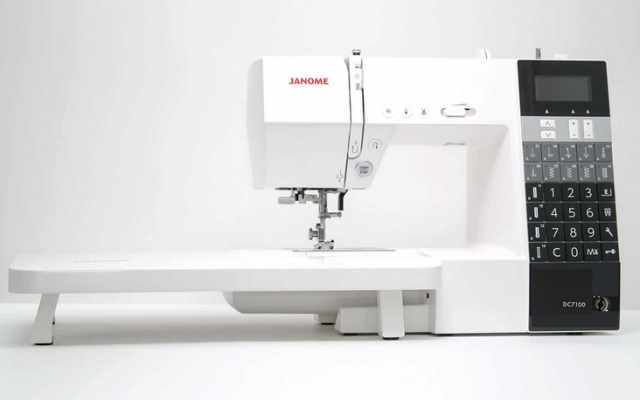 Janome DC 7100