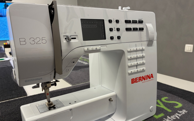 Bernina B-325 (DEMO - ZO GOED ALS NIEUW)